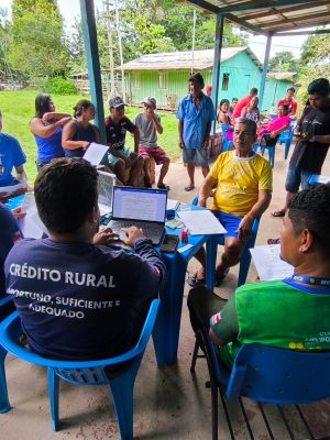 Nesta quarta-feira (12/02), 25 agricultores familiares de Tonantins (distante 865 quilômetros de Manaus) foram beneficiados com emissão de documentos rurais e inscrição no Programa de Aquisição de alimentos (PAA), realizadas pelo Instituto de Desenvolvimento Agropecuário e Florestal Sustentável do Estado do Amazonas (Idam).