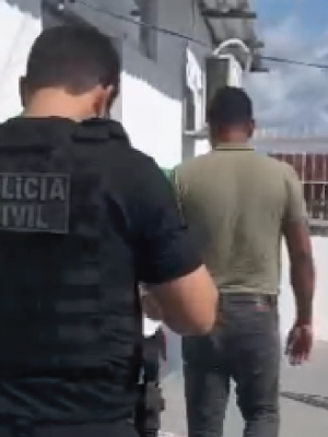 A Polícia Civil do Amazonas (PC-AM), por meio da 54ª Delegacia Interativa de Polícia (DIP) de Tonantins (a 865 quilômetros de Manaus), cumpriu, na segunda-feira (24), mandado de prisão preventiva de um homem, 43, por estupro de vulnerável contra a enteada de 8 anos. A prisão foi efetuada no município.