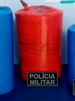 A Polícia Militar do Amazonas (PMAM), por meio do 2° Pelotão de Polícia Militar, apreendeu no sábado (15), aproximadamente, 90 kg de pasta base de cocaína no município de Tonantins (distante 865 quilômetros de Manaus).