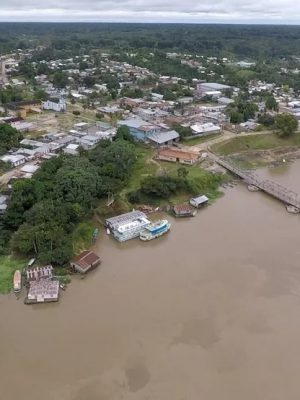 O Conselho Nacional de Justiça (CNJ) deferiu o pedido do Tribunal de Justiça do Amazonas (TJAM) para a criação da Comarca de Tonantins, município localizado no Alto Solimões. Essa decisão, assinada pelo corregedor nacional de Justiça, ministro Mauro Campbell Marques, representa um avanço histórico para ribeirinhos e populações indígenas que vivem nessa região do Amazonas em relação ao acesso à Justiça, segundo o presidente do TJAM, desembargador Jomar Fernandes.